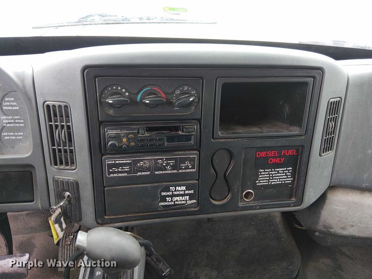 image for item DU3726 2004 International 4300 flatbed truck