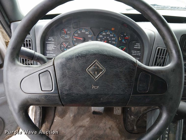 image for item DU3726 2004 International 4300 flatbed truck