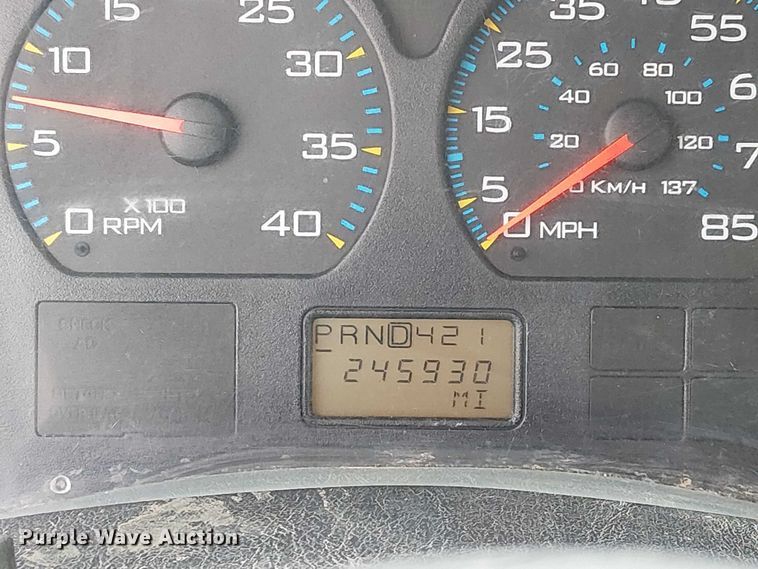 image for item DU3726 2004 International 4300 flatbed truck