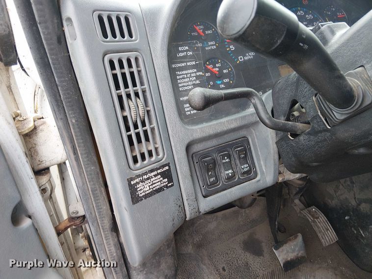 image for item DU3726 2004 International 4300 flatbed truck