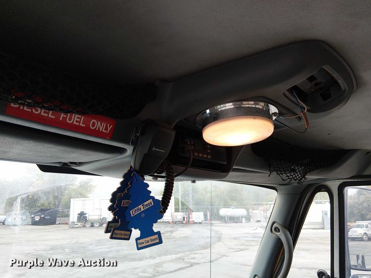 image for item DU3726 2004 International 4300 flatbed truck