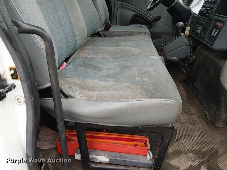 image for item DU3726 2004 International 4300 flatbed truck