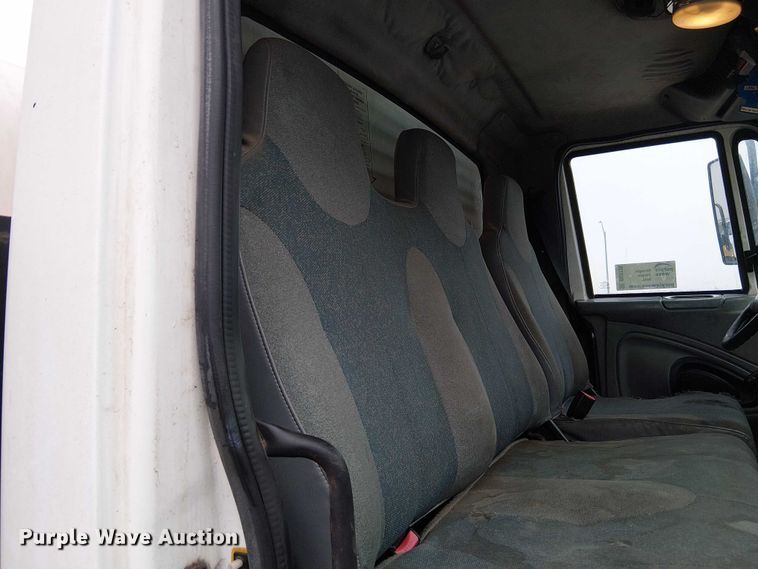 image for item DU3726 2004 International 4300 flatbed truck