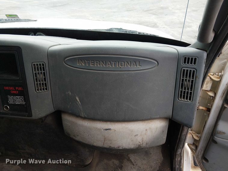 image for item DU3726 2004 International 4300 flatbed truck