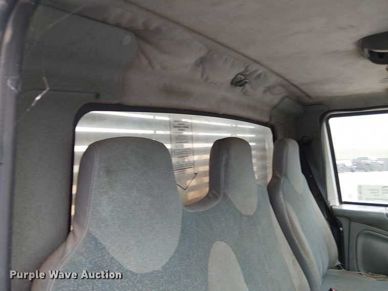 image for item DU3726 2004 International 4300 flatbed truck