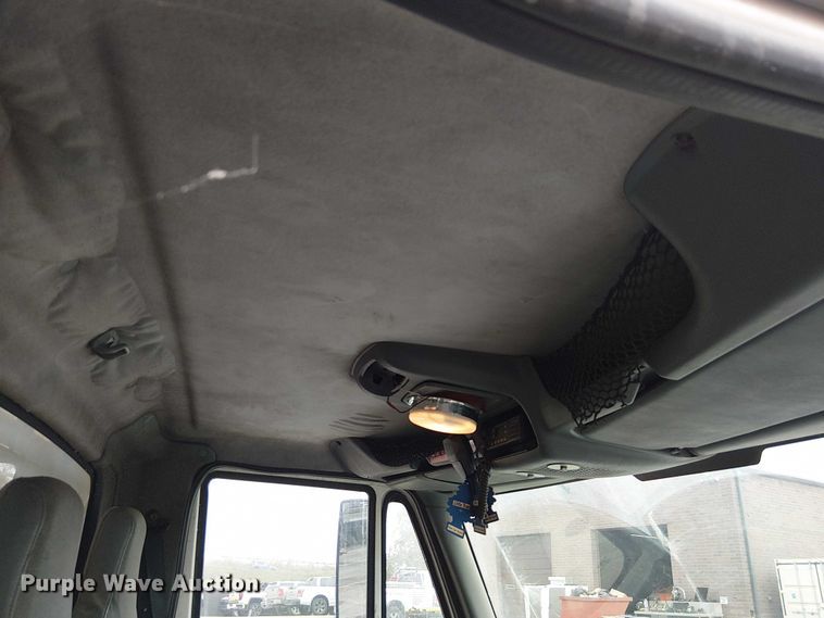 image for item DU3726 2004 International 4300 flatbed truck