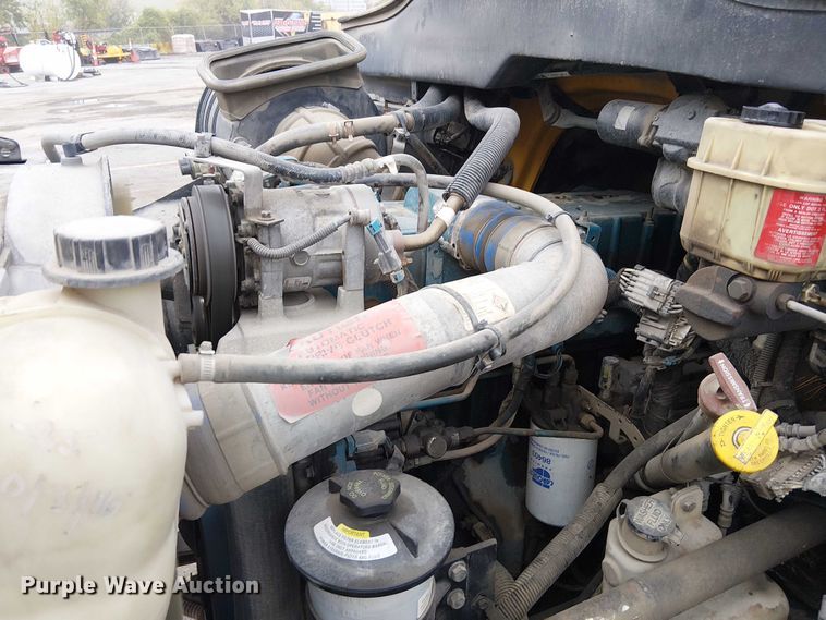 image for item DU3726 2004 International 4300 flatbed truck