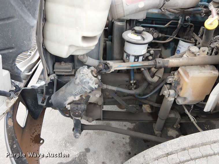 image for item DU3726 2004 International 4300 flatbed truck