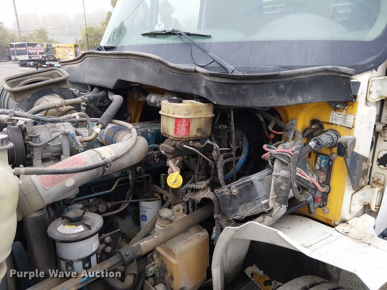 image for item DU3726 2004 International 4300 flatbed truck