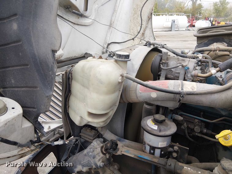 image for item DU3726 2004 International 4300 flatbed truck