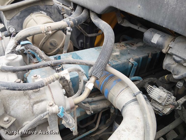 image for item DU3726 2004 International 4300 flatbed truck