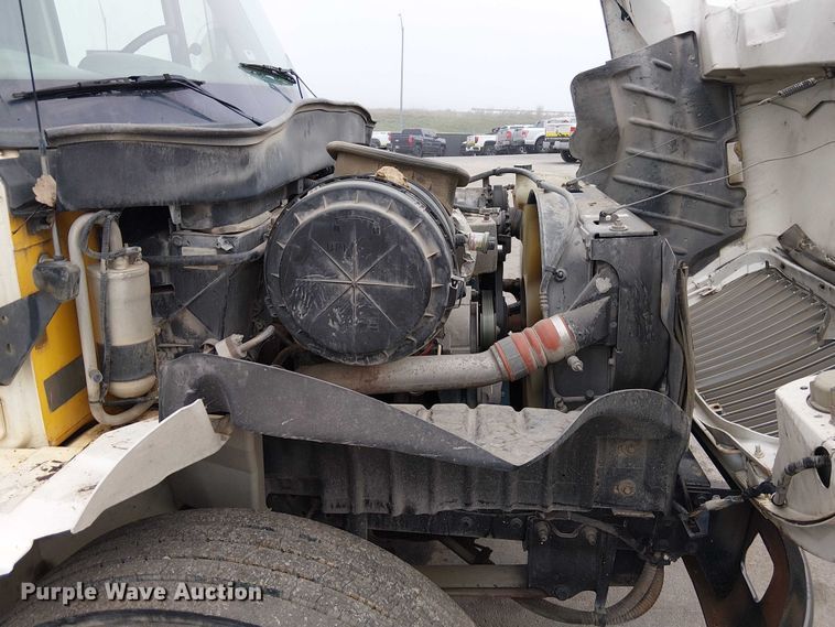 image for item DU3726 2004 International 4300 flatbed truck