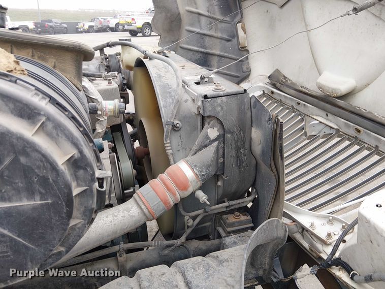 image for item DU3726 2004 International 4300 flatbed truck