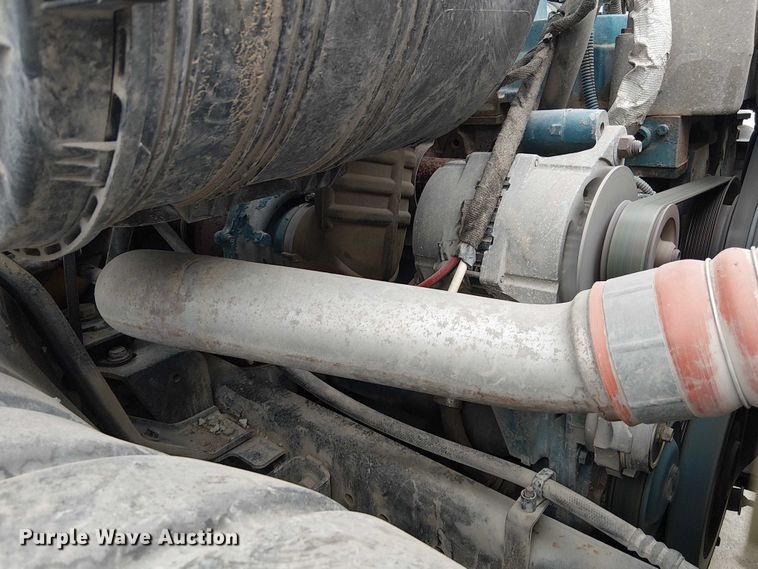 image for item DU3726 2004 International 4300 flatbed truck