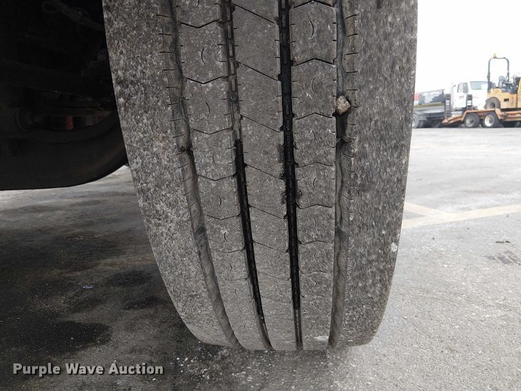 image for item DU3726 2004 International 4300 flatbed truck