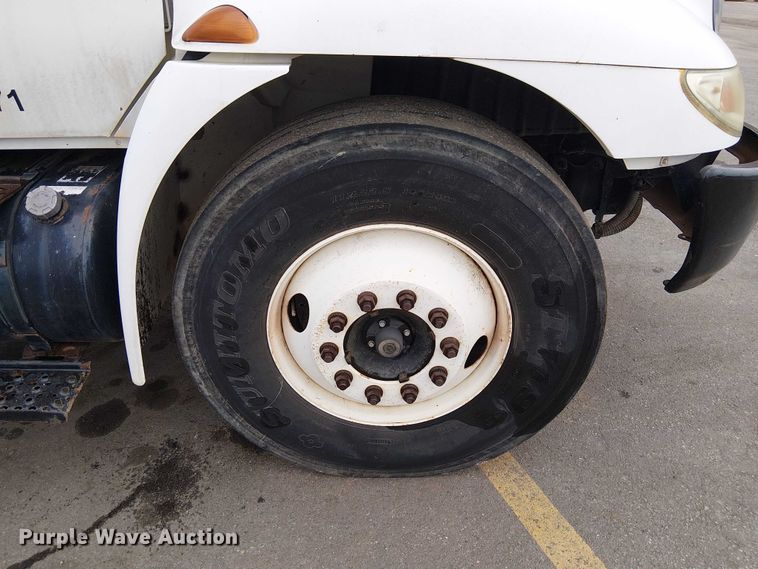 image for item DU3726 2004 International 4300 flatbed truck