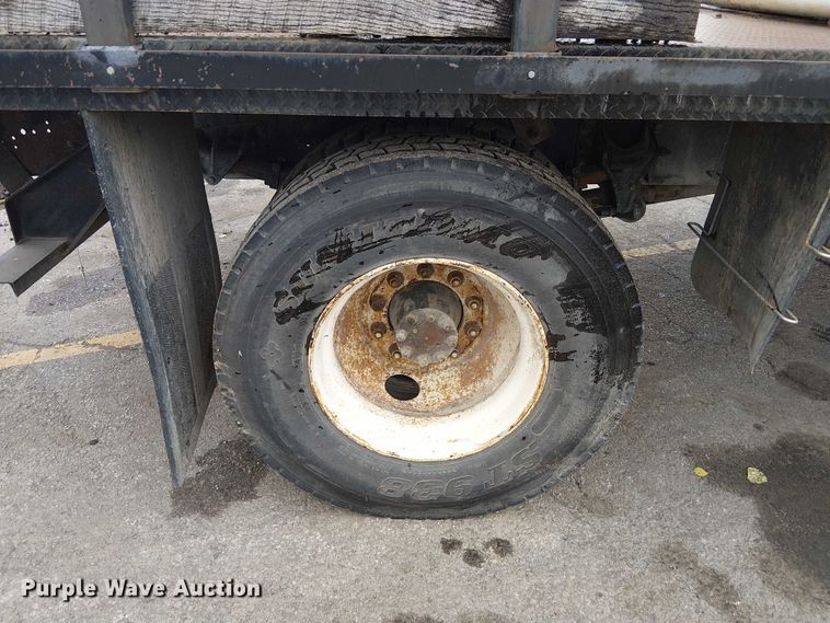 image for item DU3726 2004 International 4300 flatbed truck