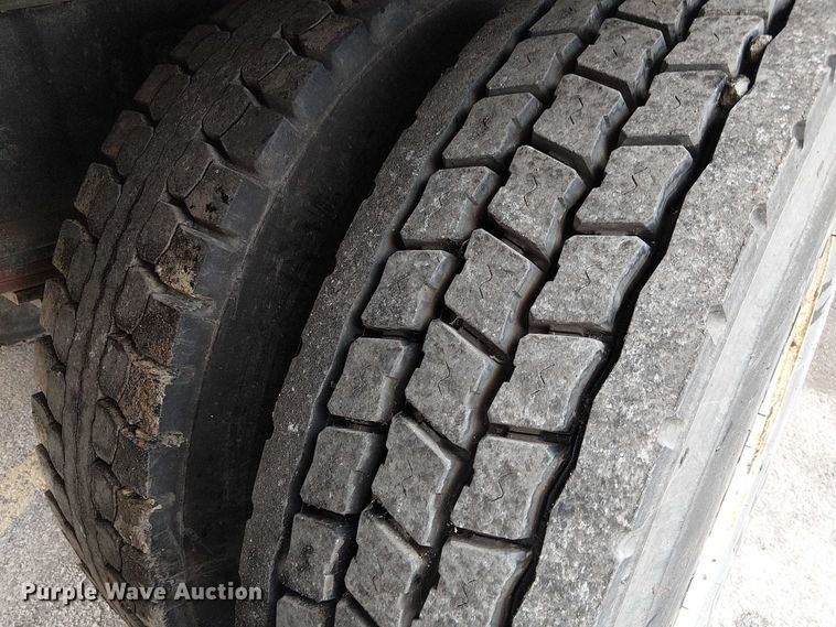 image for item DU3726 2004 International 4300 flatbed truck