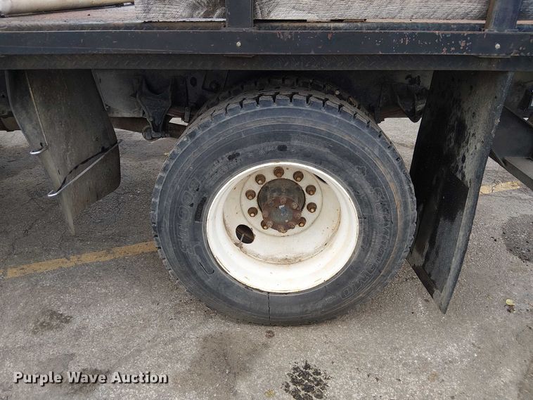 image for item DU3726 2004 International 4300 flatbed truck