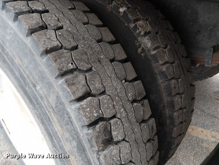 image for item DU3726 2004 International 4300 flatbed truck