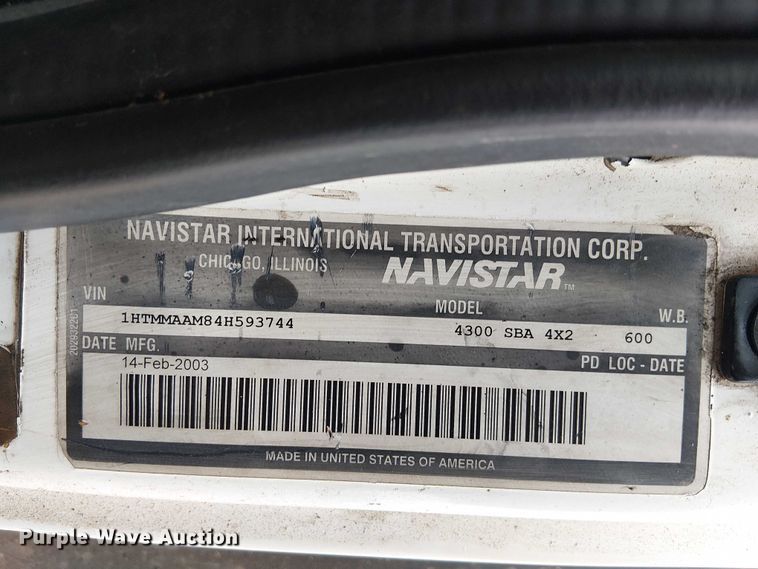 image for item DU3726 2004 International 4300 flatbed truck