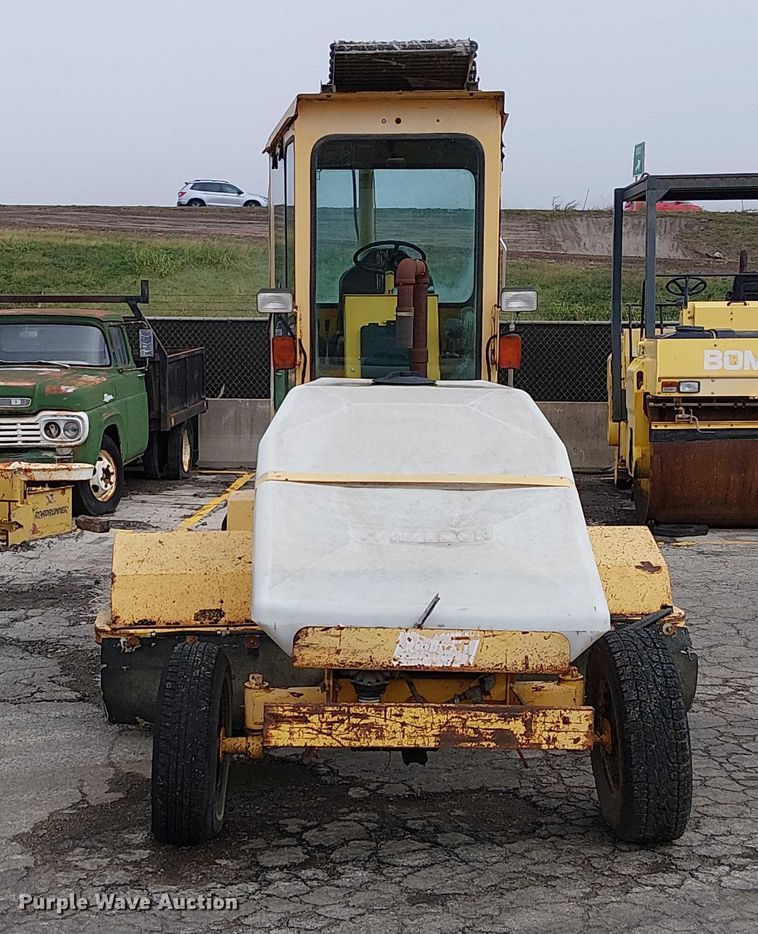 image for item DU3727 SweepMaster 250 broom