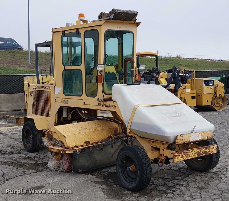 image for item DU3727 SweepMaster 250 broom