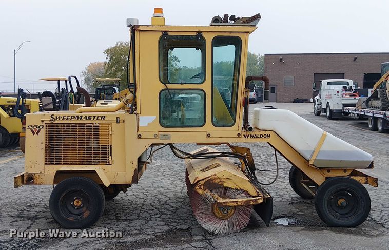 image for item DU3727 SweepMaster 250 broom