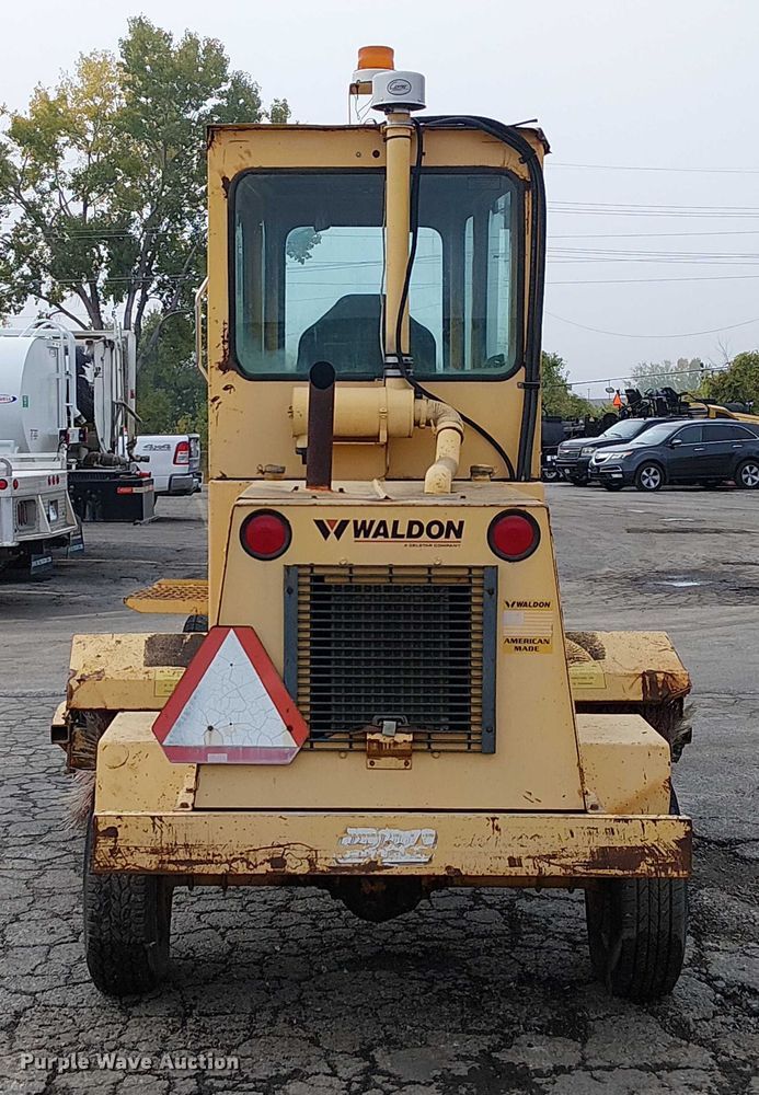 image for item DU3727 SweepMaster 250 broom