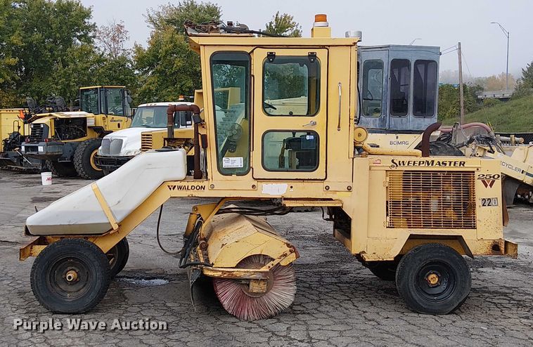 image for item DU3727 SweepMaster 250 broom