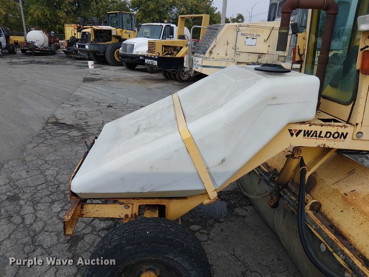 image for item DU3727 SweepMaster 250 broom