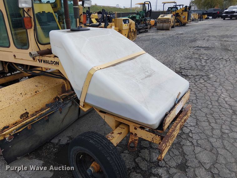 image for item DU3727 SweepMaster 250 broom