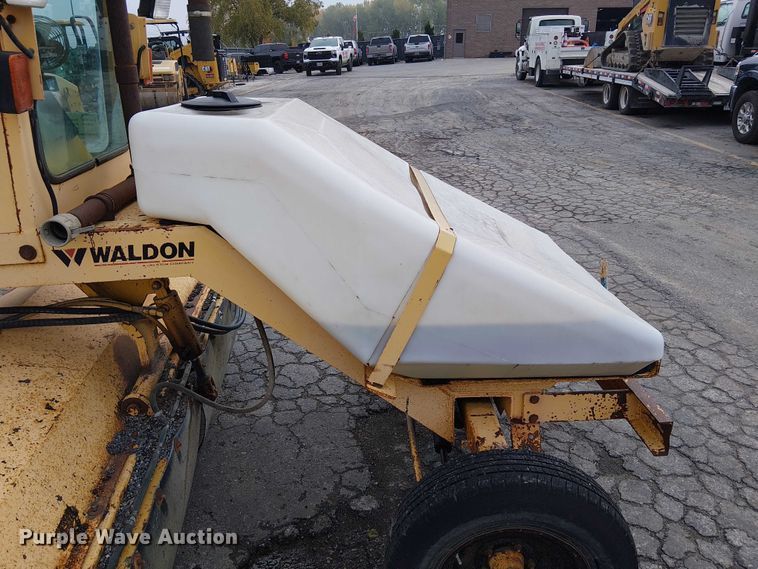 image for item DU3727 SweepMaster 250 broom