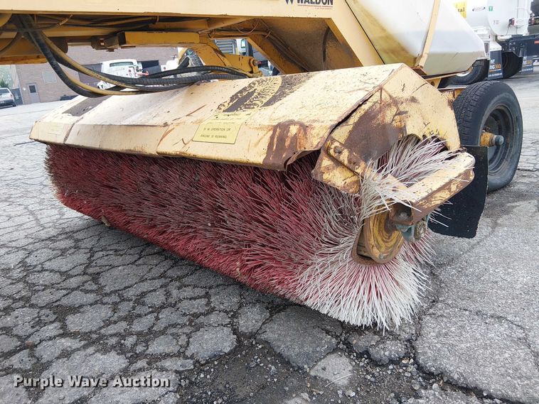 image for item DU3727 SweepMaster 250 broom