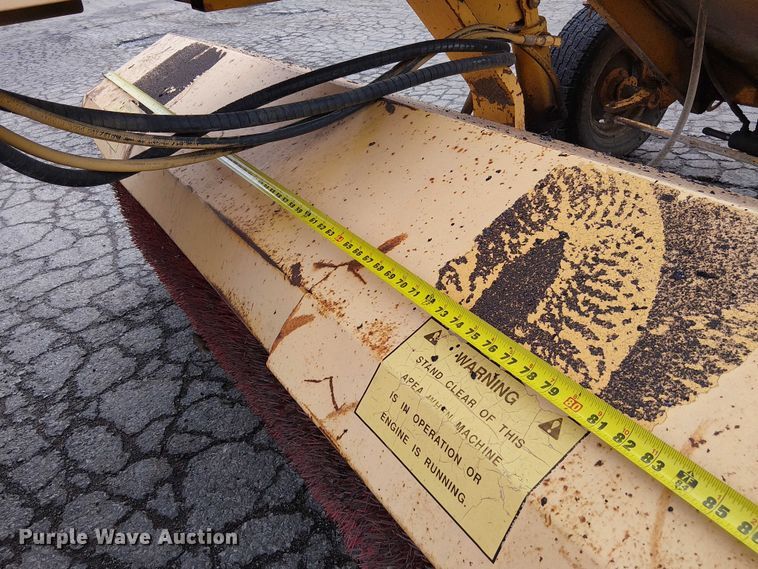 image for item DU3727 SweepMaster 250 broom