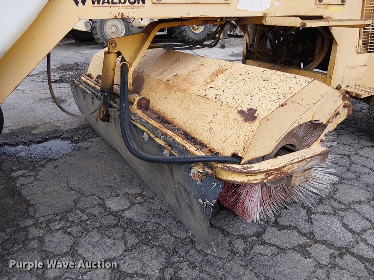 image for item DU3727 SweepMaster 250 broom