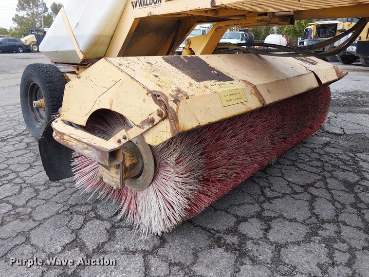 image for item DU3727 SweepMaster 250 broom