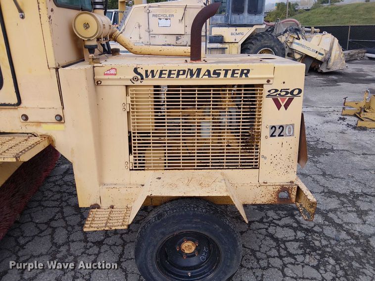 image for item DU3727 SweepMaster 250 broom