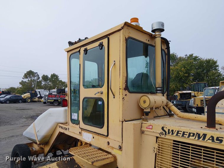 image for item DU3727 SweepMaster 250 broom