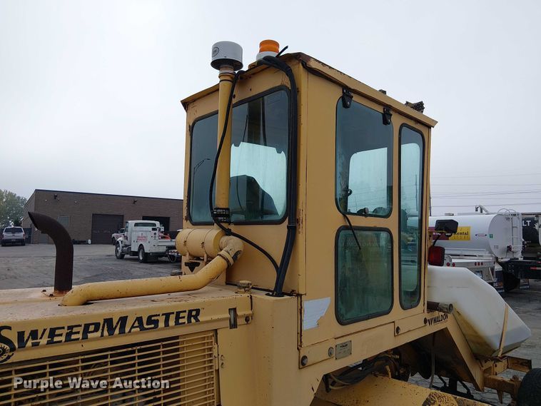 image for item DU3727 SweepMaster 250 broom