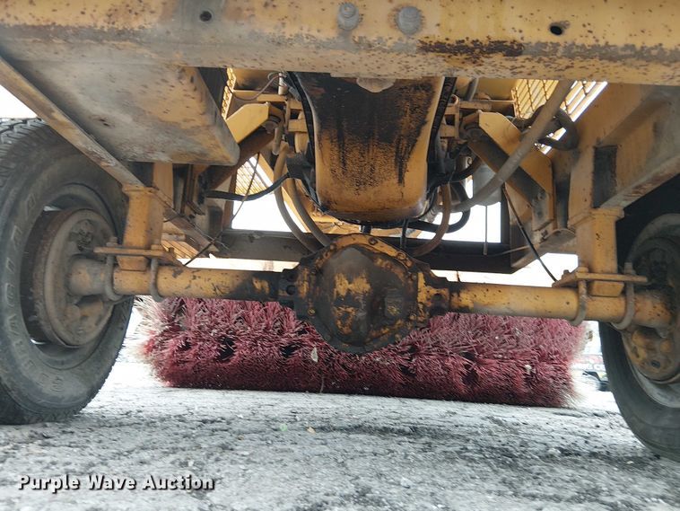 image for item DU3727 SweepMaster 250 broom