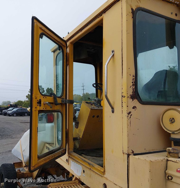 image for item DU3727 SweepMaster 250 broom