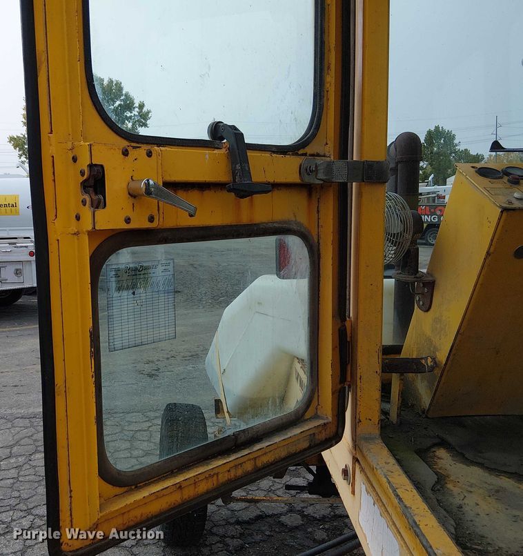 image for item DU3727 SweepMaster 250 broom