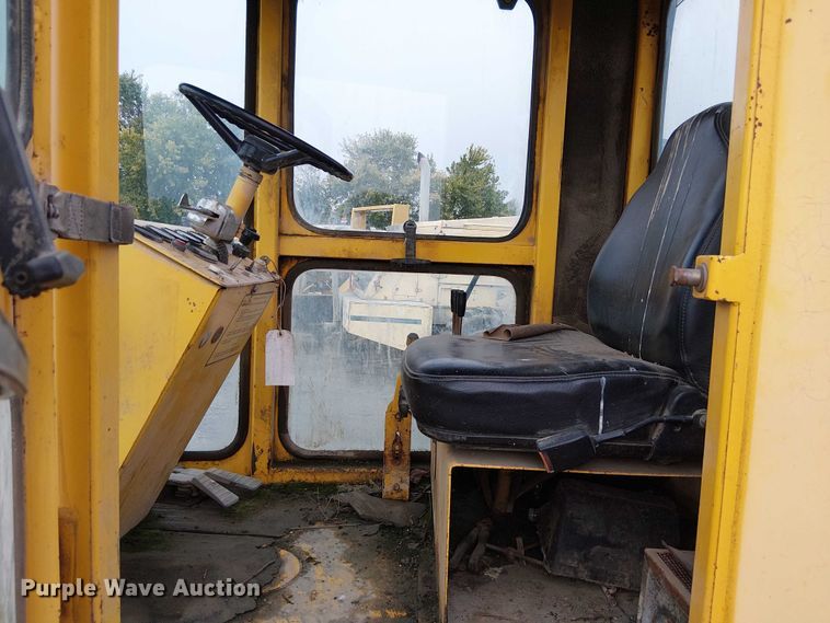 image for item DU3727 SweepMaster 250 broom