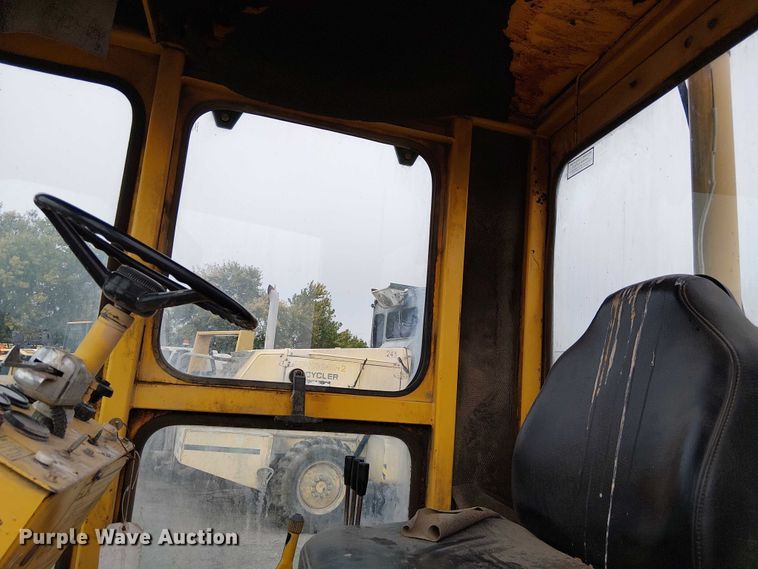 image for item DU3727 SweepMaster 250 broom