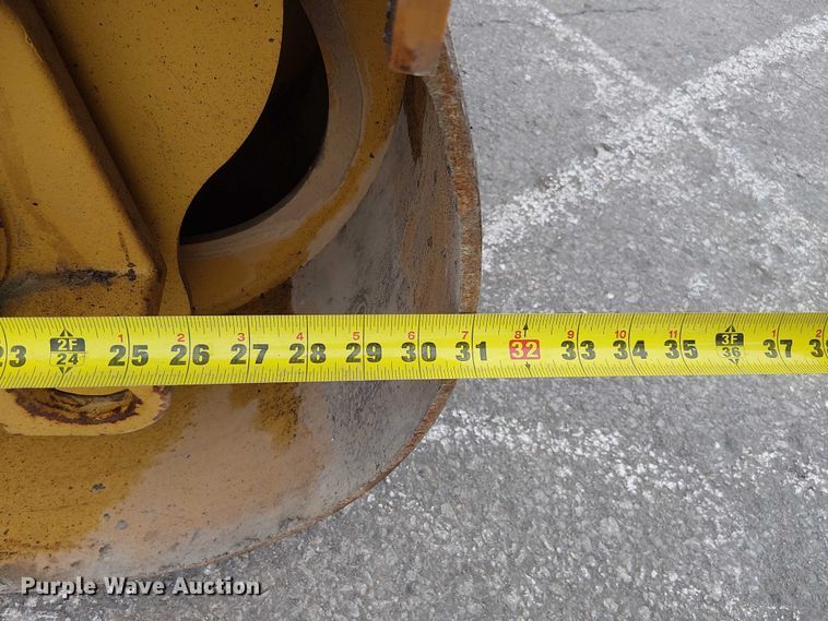 image for item DU3729 2009 Caterpillar CC34 single drum vibratory roller