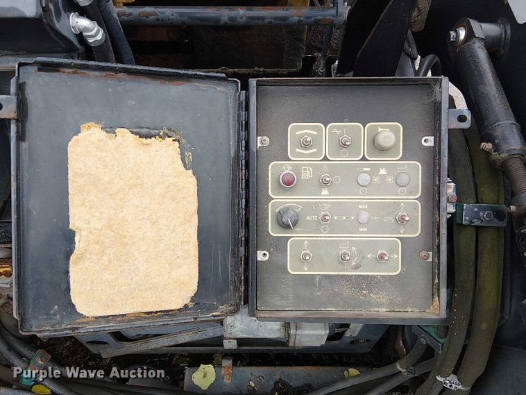 image for item DU3731 2008 Caterpillar AP1055D paver