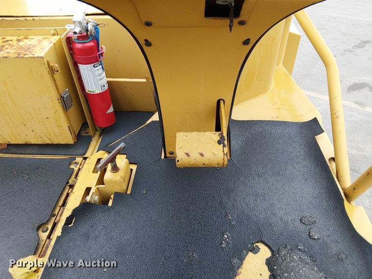 image for item DU3731 2008 Caterpillar AP1055D paver