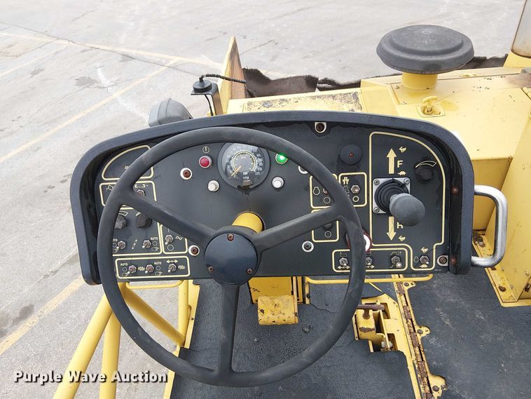 image for item DU3731 2008 Caterpillar AP1055D paver