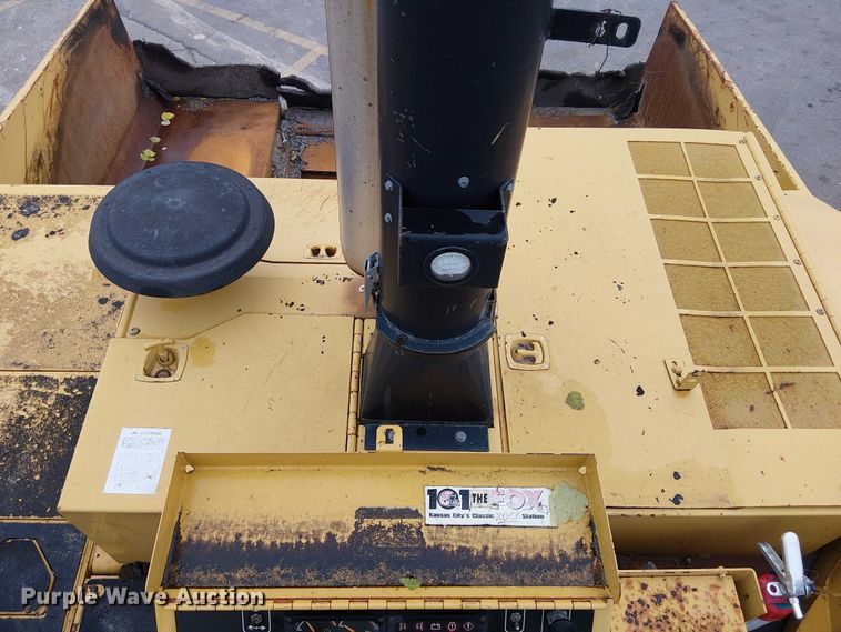 image for item DU3731 2008 Caterpillar AP1055D paver